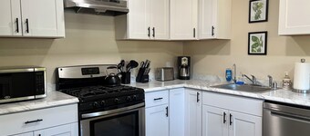 Pool Table, Hot Tub! 5 bedroom, 3 bath, 5 min to Cal Poly or Old Town.