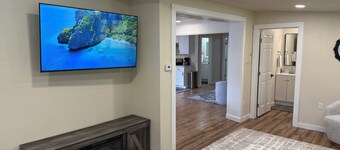 Pool Table, Hot Tub! 5 bedroom, 3 bath, 5 min to Cal Poly or Old Town.