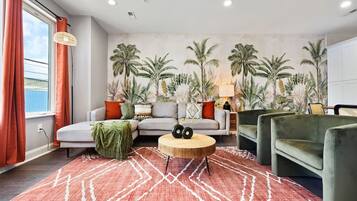 Smart TV, books, stereo, offices