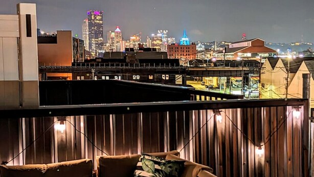 Property grounds - ★ HostWise Stays ★ Skyline Views | Rooftop Deck & Gourmet Kitchen (Pittsburgh)