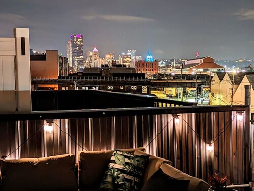 ★ HostWise Stays ★ Skyline Views | Rooftop Deck & Gourmet Kitchen