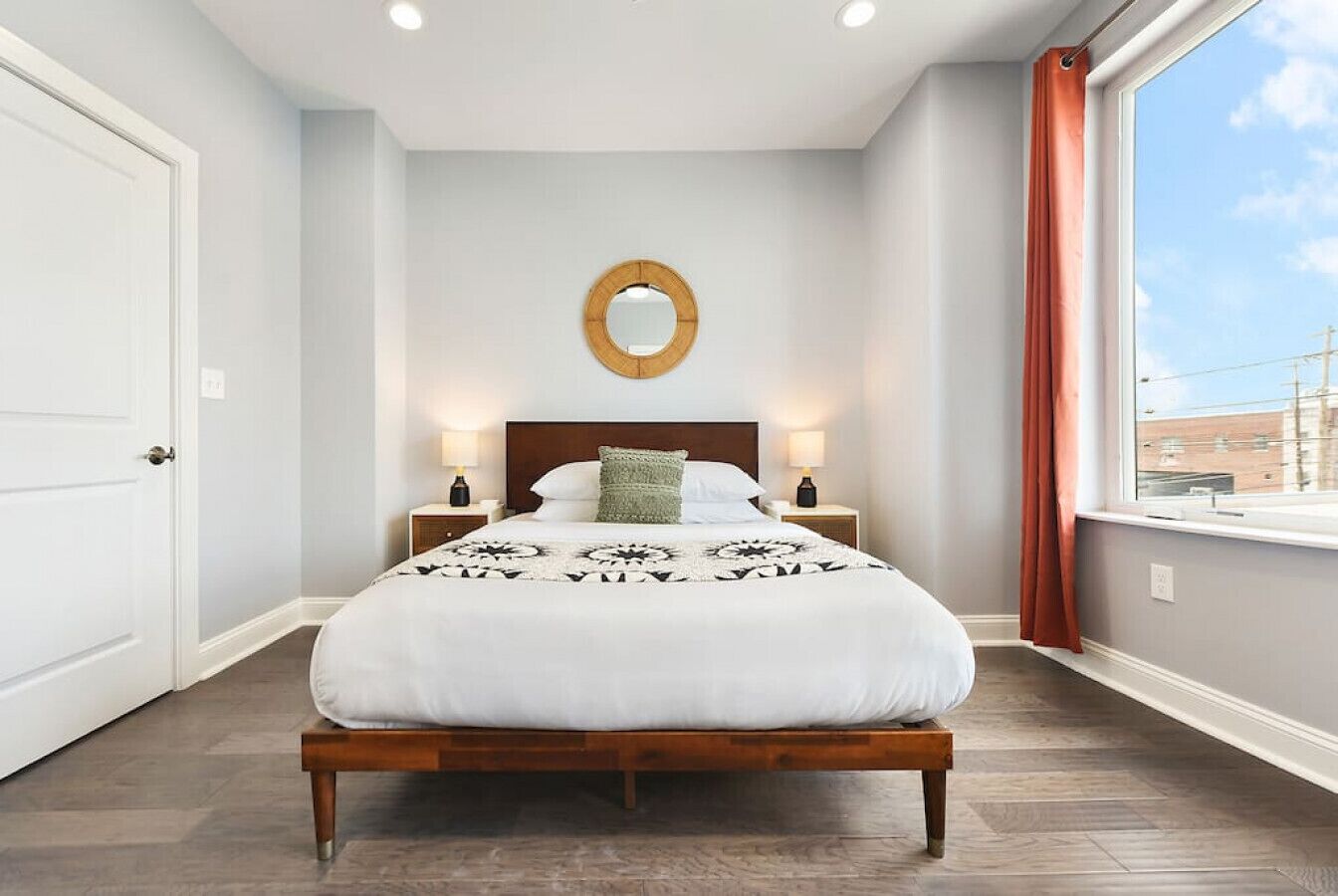 4 bedrooms, desk, iron/ironing board, travel crib