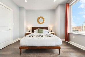 4 Schlafzimmer, Schreibtisch, Bügeleisen/Bügelbrett, Reisekinderbett