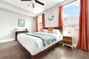 4 bedrooms, desk, iron/ironing board, travel crib - ★ HostWise Stays ★ Skyline Views | Rooftop Deck & Gourmet Kitchen (Pittsburgh)