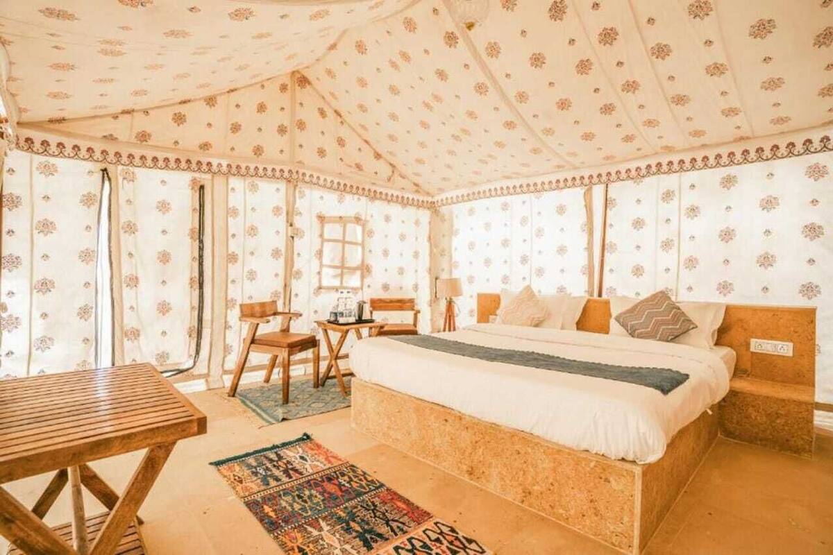 Deluxe Tent | Premium bedding, soundproofing, free WiFi, bed sheets