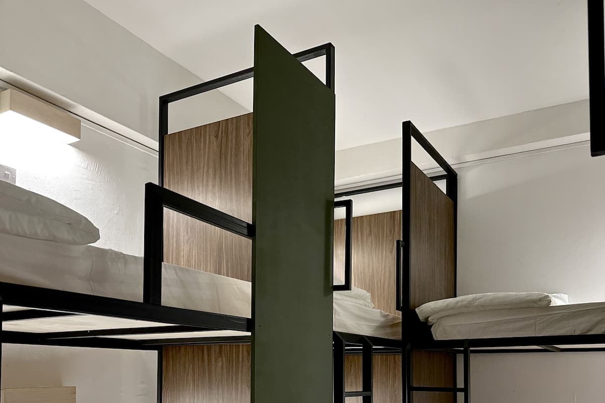 Dormitório compartilhado básico, em dormitório misto (12 bunk beds) | Ferros/tábuas de passar roupa, Wi-Fi de cortesia