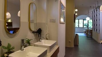 Iron/ironing board, free WiFi