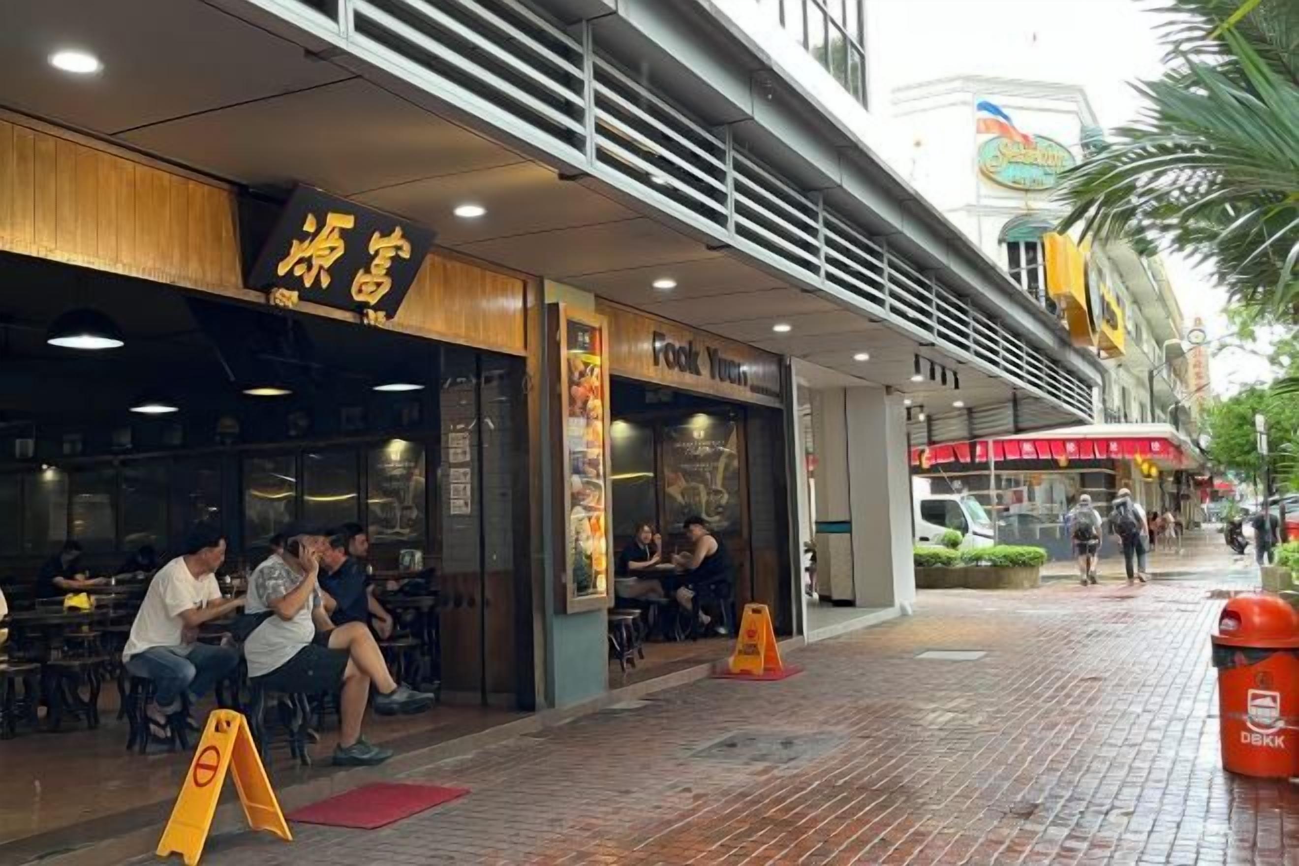Tempat makan luar