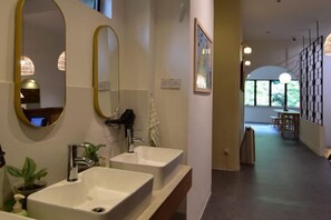 Iron/ironing board, free WiFi - Jiran Hostel Kota Kinabalu (Kota Kinabalu)