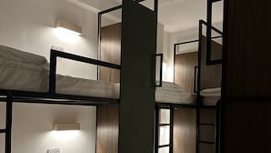 Basic Shared Dormitory, Women only (8 bunk beds) - Jiran Hostel Kota Kinabalu (Kota Kinabalu)