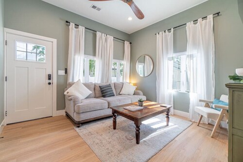 Reno Dream Cottage: Delightful 2-Bedroom Sanctuary