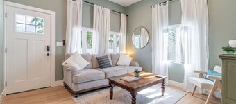 Reno Dream Cottage: Delightful 2-Bedroom Sanctuary