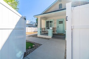 Property grounds - Urban Haven in Reno: Charming Studio Retreat (Reno)