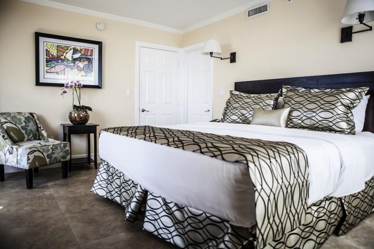 Escape The Hustle and Bustle! Two 2BR Suites w/ Full Kitchen! Onsite Parking!