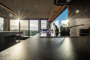 Luxury House | Private kitchen | Full-sized fridge, microwave, oven, stovetop