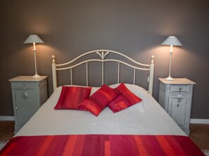 4 bedrooms, iron/ironing board, Internet