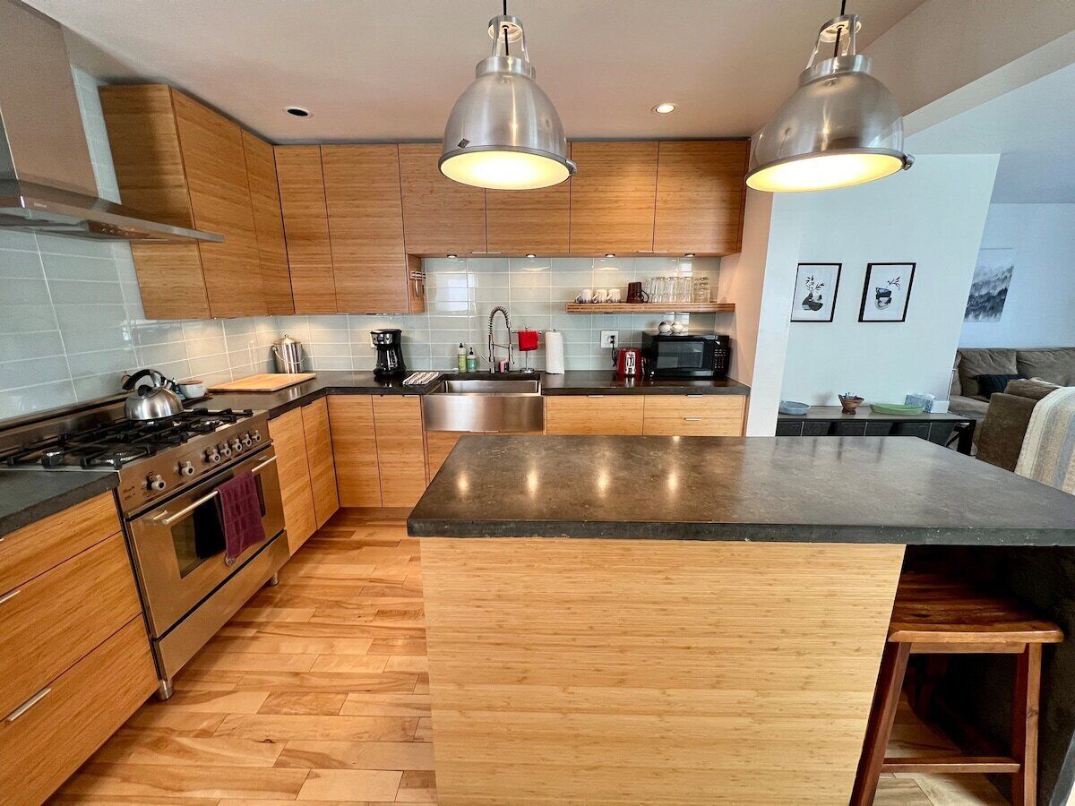 West Side 3 bed home w/ patio