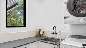Coffee/tea maker, fridge, microwave, oven - Pristine 2-Bed Apartment with Pool and Balcony (Sunrise Beach)