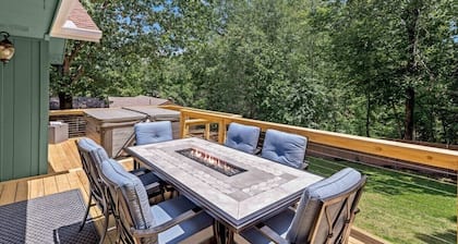 Back-40 Retreat with Hot Tub & Bike Garage