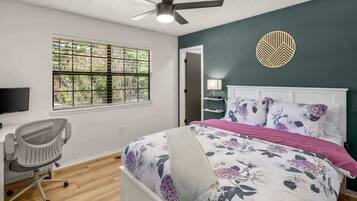 2 chambres, bureau, fer et planche Ă repasser, lit parapluie