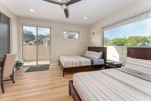 4 Schlafzimmer, Schreibtisch, Bügeleisen/Bügelbrett, Reisekinderbett