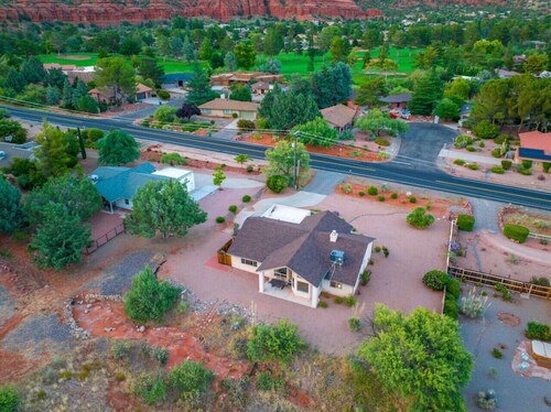 Red Rock Retreat - Views & Near Hiking
