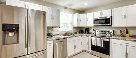 Fridge, microwave, stovetop, dishwasher