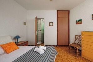 Apartamento familiar, 2 habitaciones, 2 baños, mirando al mar (Adriatic Pearl Suite 1) | 2 dormitorios, wifi gratis, ropa de cama