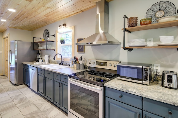 Sevierville Vacation Rental | 2BR | 2BA | 1,504 Sq Ft | Steps Required to Enter