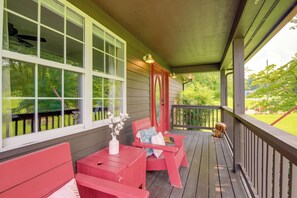 Property grounds - Fire Pit + Hot Tub: Family Cabin in Seiverville! (Sevierville)