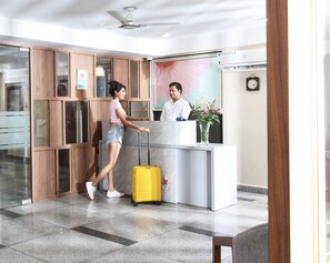 Quầy tiếp tân