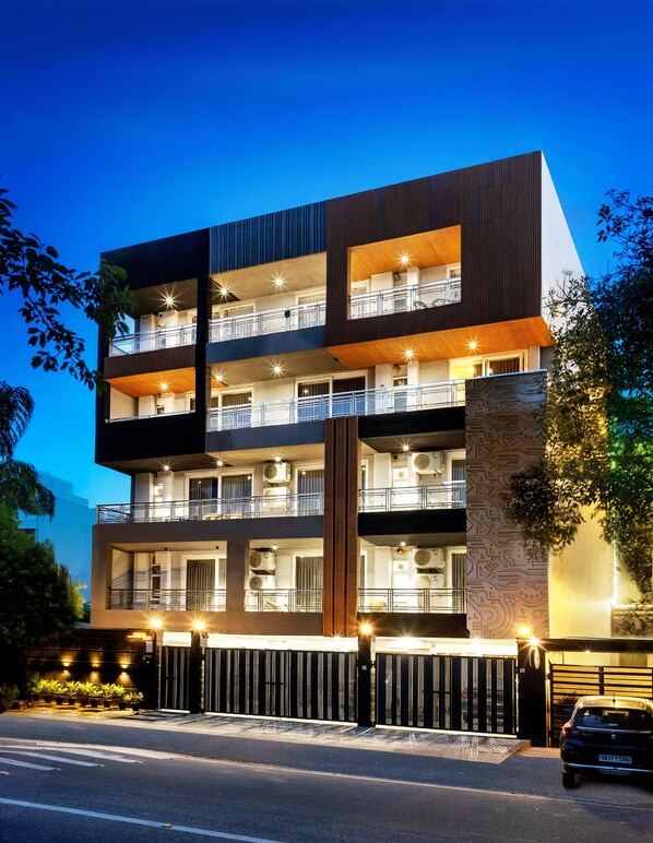 Vista frontal de la propiedad