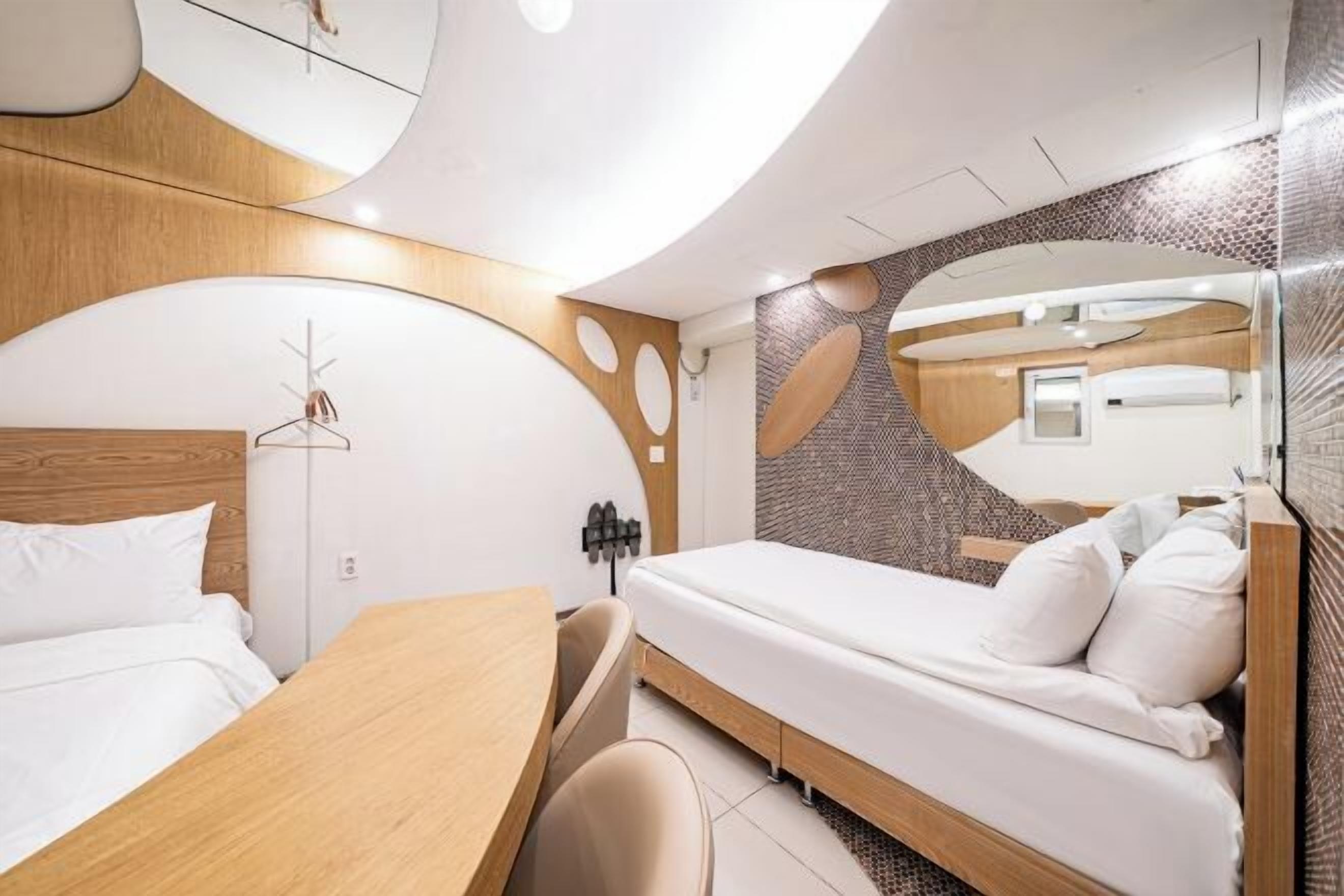 أغطية فراش متميزة وأسرّة بطبقة علوية مريحة وواي فاي مجانًا وملاءات أسرّة