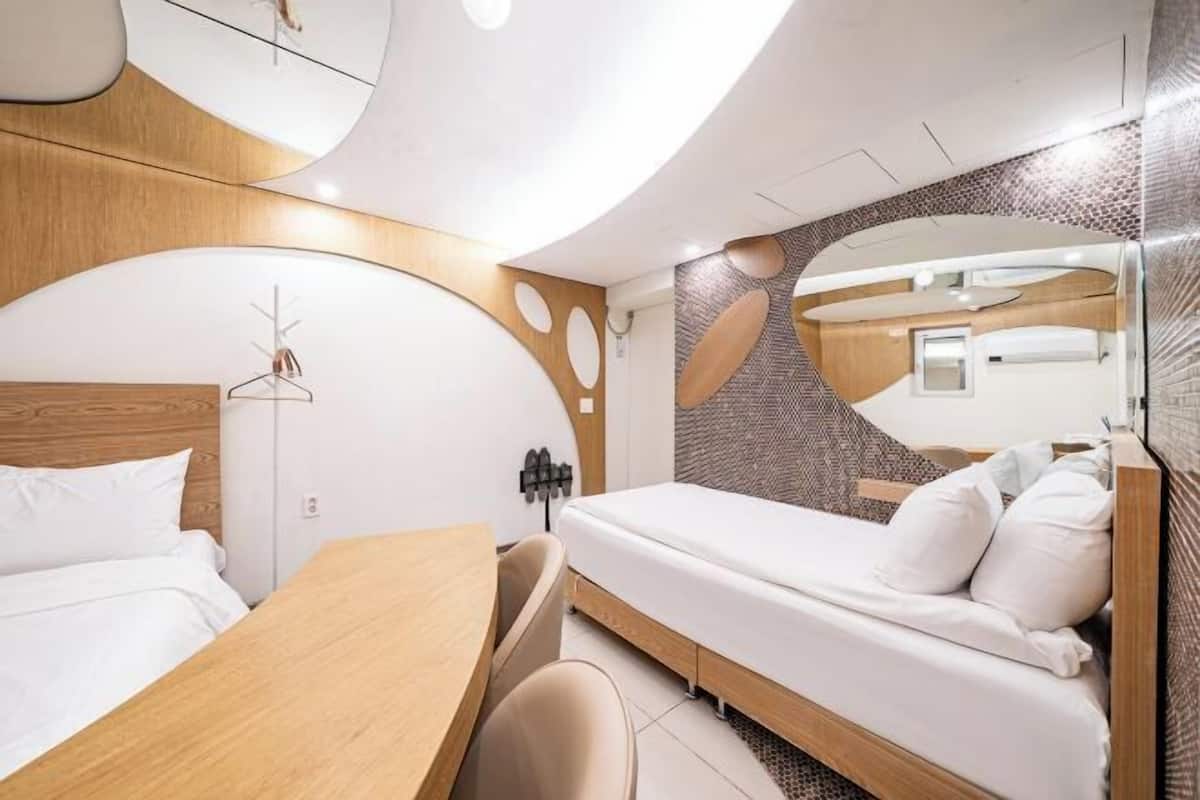 Ropa de cama de alta calidad, colchones con pillow-top y wifi gratis