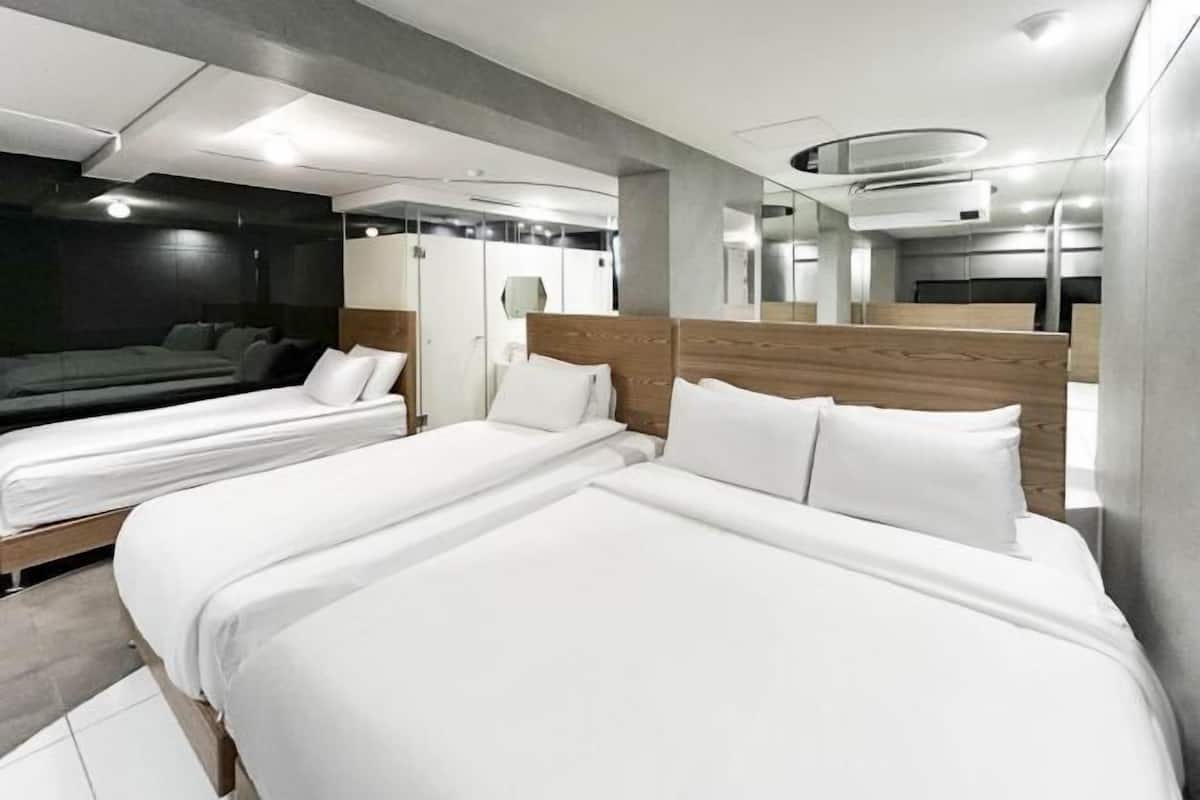 1 bedroom, premium bedding, pillowtop beds, free WiFi