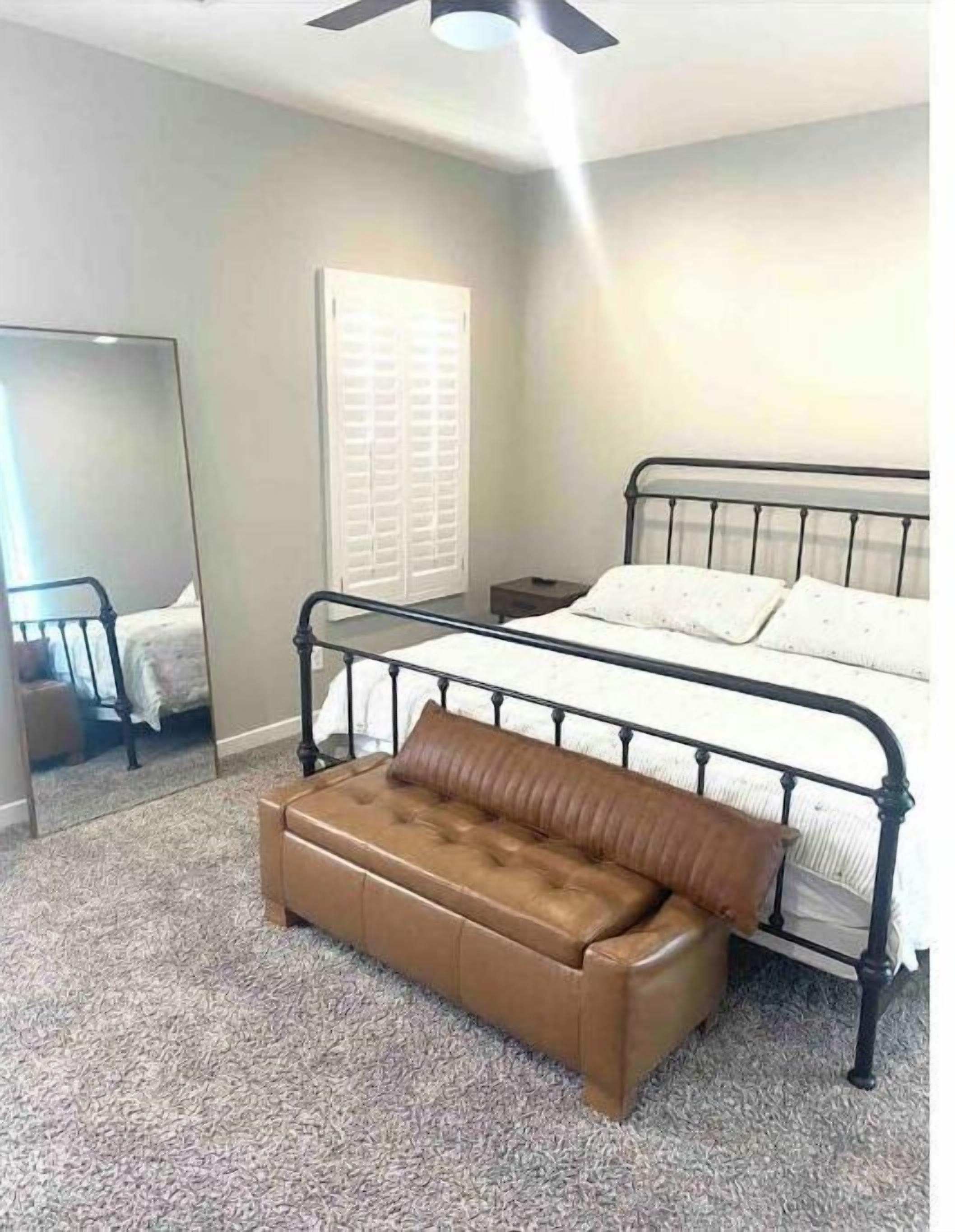 3 camere, una scrivania, ferro/asse da stiro, Wi-Fi gratuito