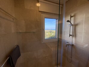 Een douche, een haardroger