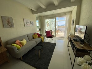 Televisión y chimenea 