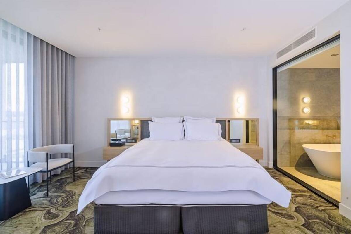 1 habitación, minibar, escritorio y espacio para trabajar con laptop 