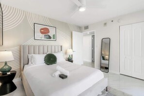 3 habitaciones, tabla de planchar con plancha y cuna de viaje