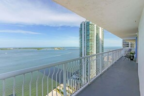 Property grounds - Brickell Bay View Oasis with Pool, Hot Tub, & Gym (Miami)