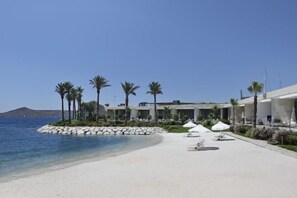 Outdoor pool - Yalikavak Marina Hotel by Social Living Collection (Yalikavak)