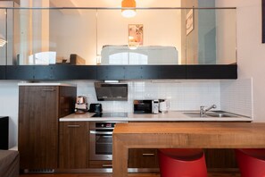 Réfrigérateur, four, plaque de cuisson, lave-vaisselle