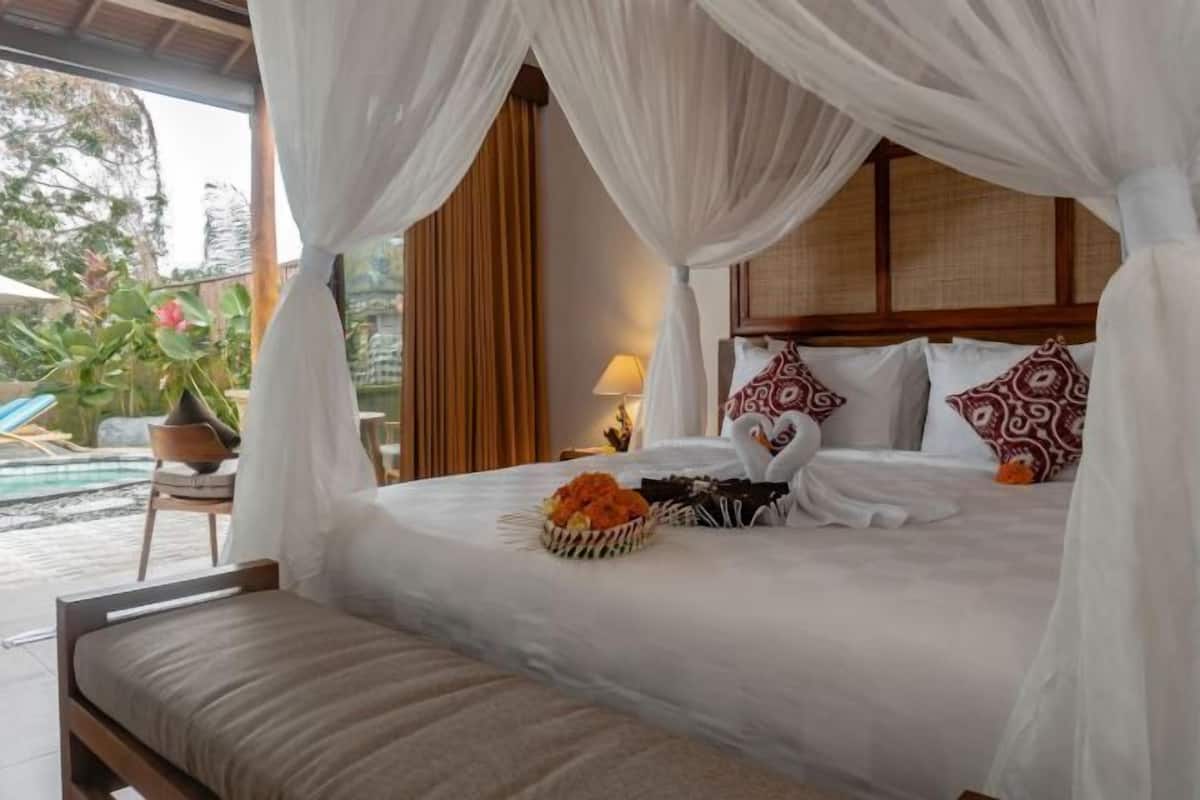 2 bedrooms, minibar, in-room safe, blackout drapes