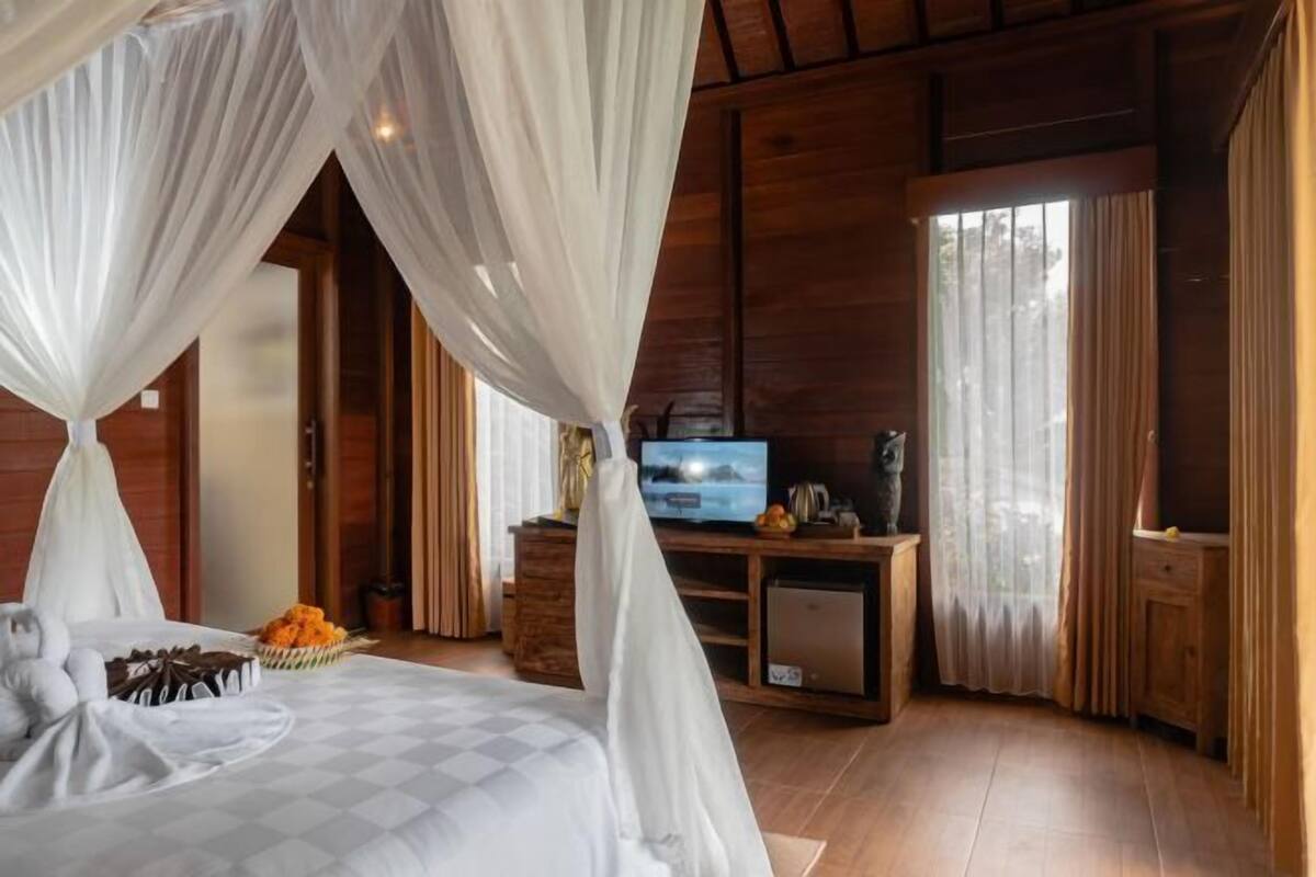 Minibar, in-room safe, blackout curtains, rollaway beds