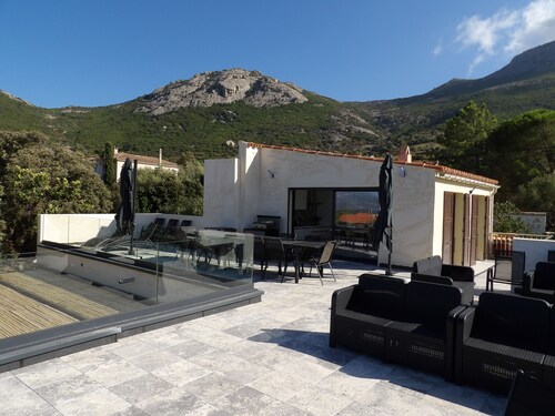 Magnifique villa avec vue panoramique sur la baie de Calvi