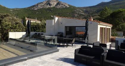 Magnifique villa avec vue panoramique sur la baie de Calvi