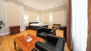 Suite | Soundproofing, iron/ironing board (on request), WiFi (free) - Hotel Schloss Westerholt (Herten)