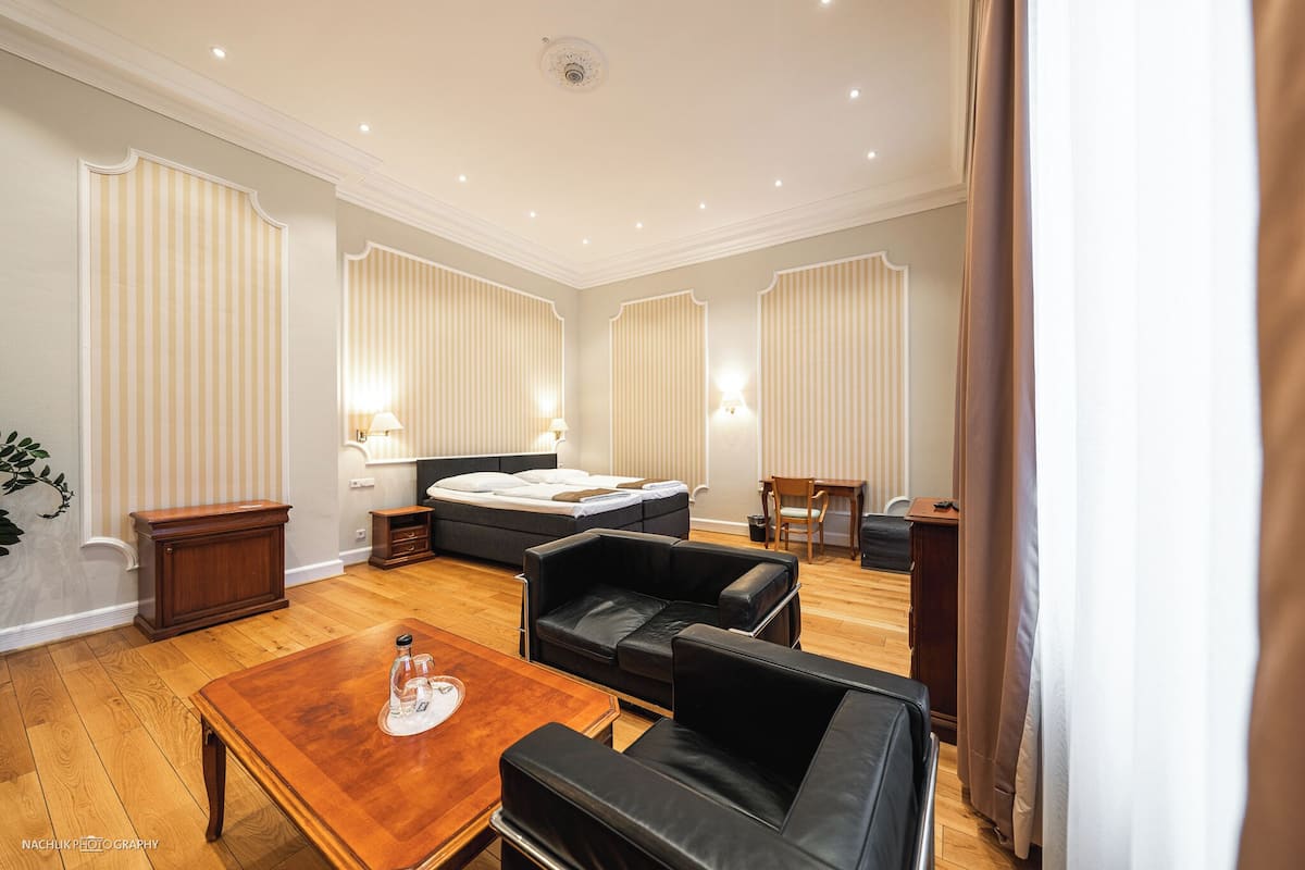 Suite | Soundproofing, iron/ironing board (on request), WiFi (free)