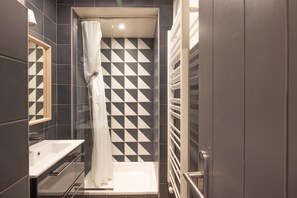 Douche, sèche-cheveux